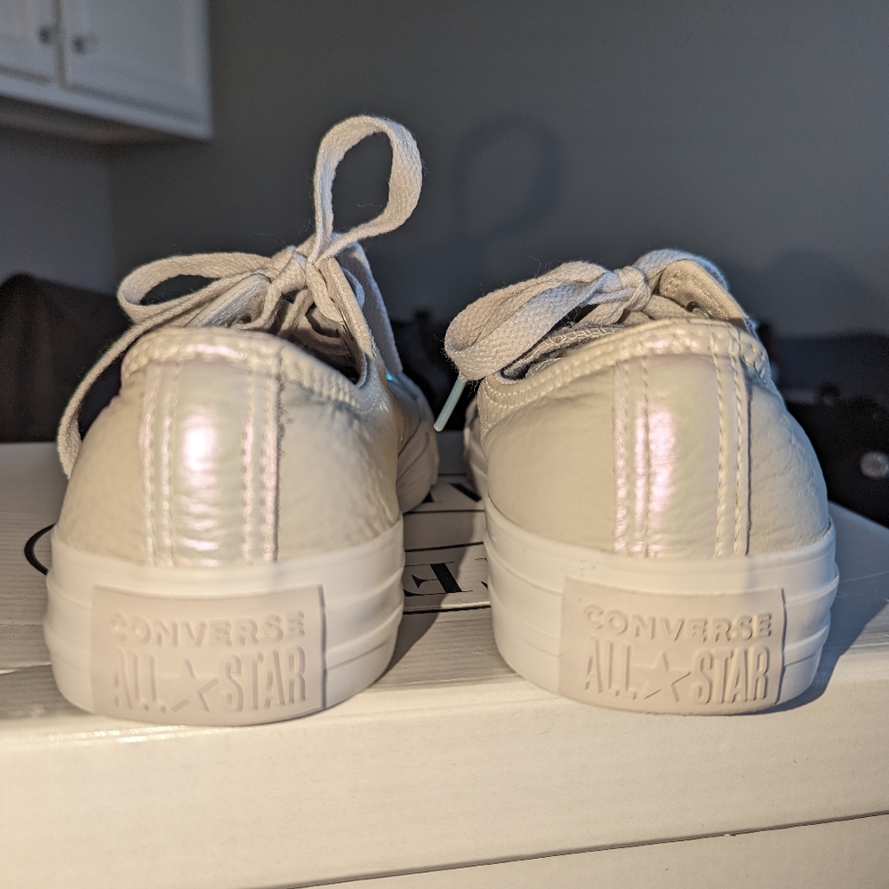 Converse soft beige/gray leather with iridescent low top